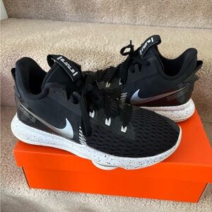 Nike LeBron Witness 5